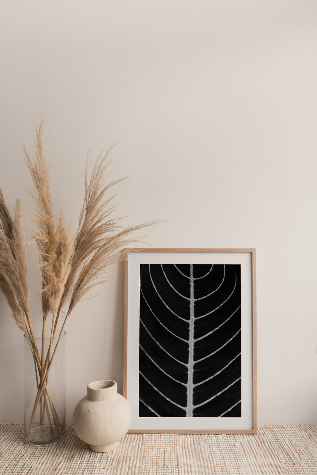 Trace – Black & White Minimalist Leaf Wall Art (Digital Download)